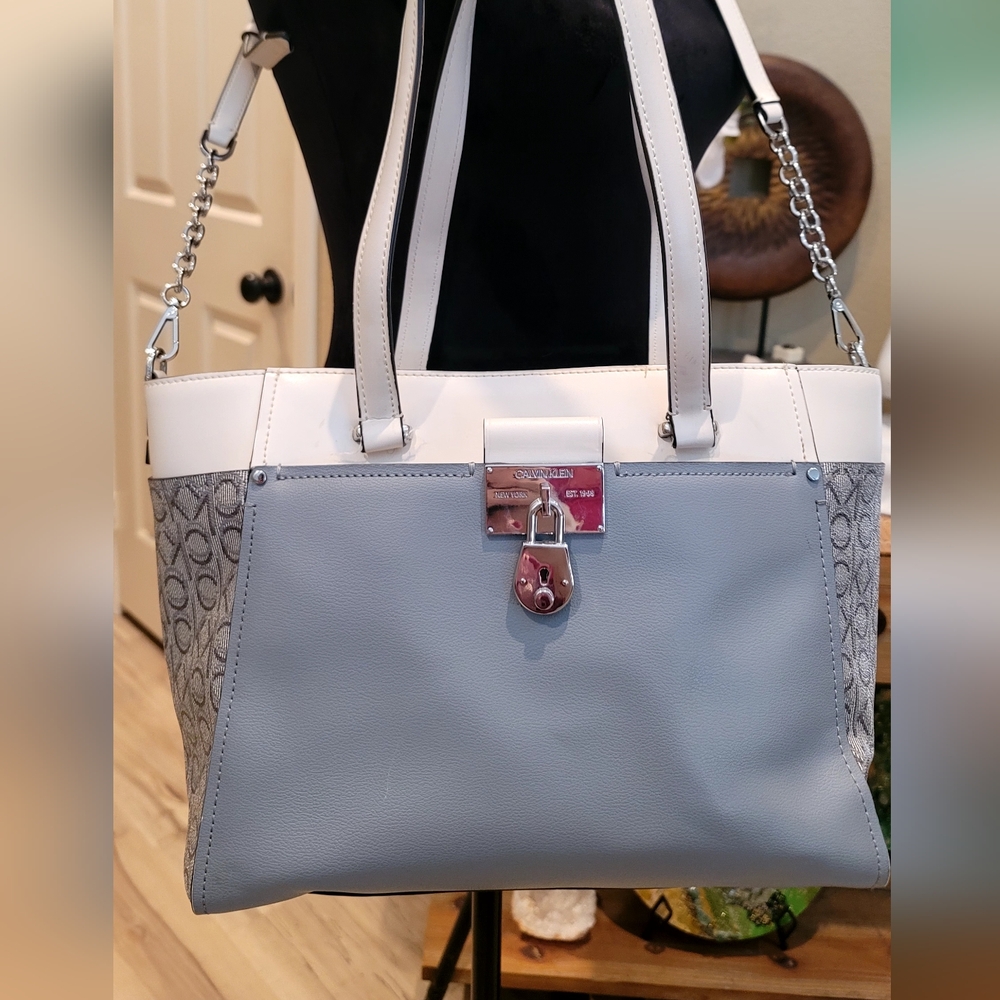 Beautiful Calvin Klein Color-Block Tote - Ready for a New Home! 🏡